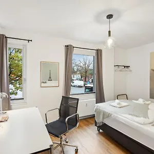 Apartment Kranich Mit 3 Zimmern, Top Infrastrukturlage Hh Langenhorn, Naehe Airport, Boxspringbetten Und Arbeitsplaetzen Mit Glasfaser Wlan Hamburg
